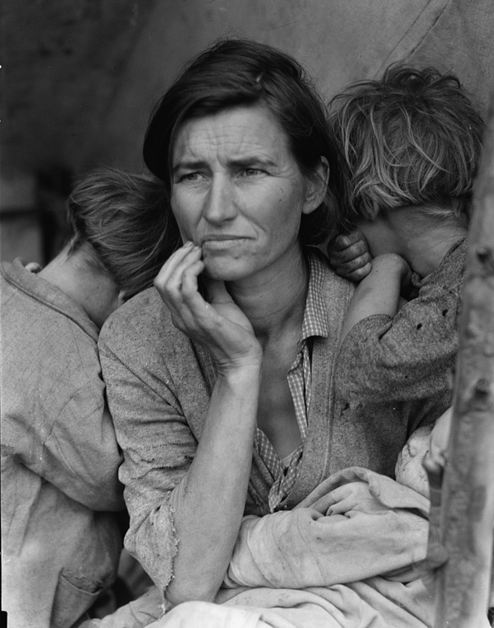 This iconic photograph made real the suffering of millions during the Great Depression. Dorothea Lange, “Destitute pea pickers in California. Mother of seven children. Age thirty-two. Nipomo, California” or “Migrant Mother,” February/March 1936. Library of Congress, http://www.loc.gov/pictures/item/fsa1998021539/PP/.